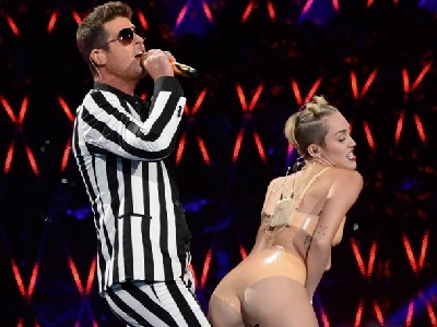 mtv_vma_2013_miley_cyrus_robin_thicke_300x400